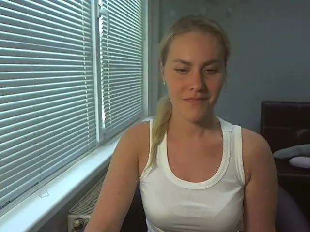 Live sex webcam photo for AnnnaLia #256851558