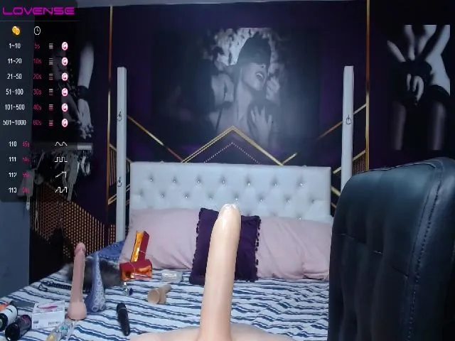Live sex webcam photo for Emiligrey #254950458