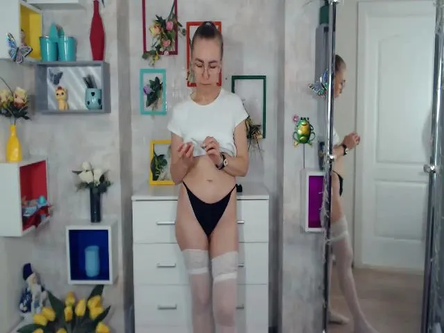 Live sex webcam photo for Greybunny #264825414