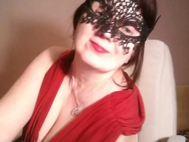 Live sex webcam photo for leeloofire #241055312