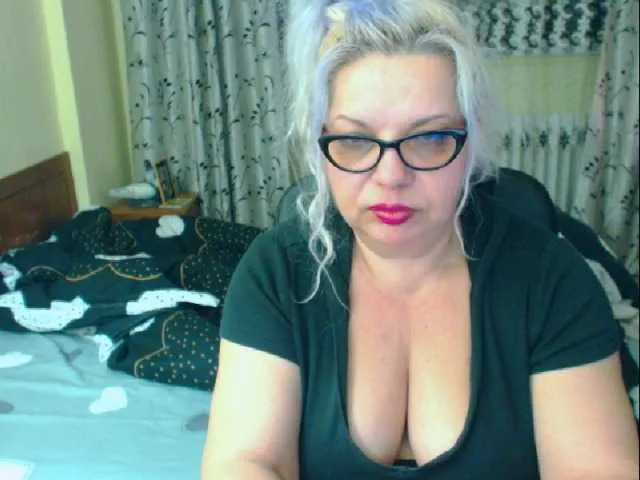Live sex webcam photo for SonyaHotMilf #287962119
