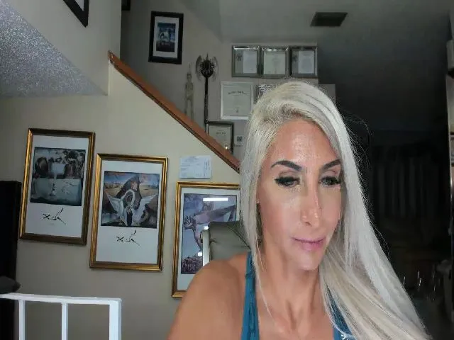 Live sex webcam photo for ADRIANA_FOX #255585954