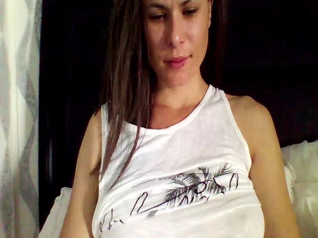 Live sex webcam photo for Isa__ #253698462