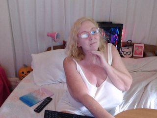 Live sex webcam photo for LisaLinny #240673860