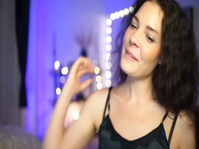 Live sex webcam photo for ITakeUrBreath #255239818