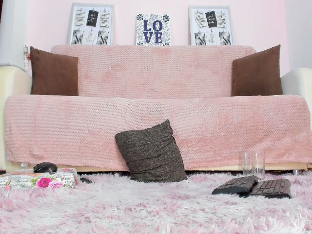 Live sex webcam photo for Jessyblondex #254458594