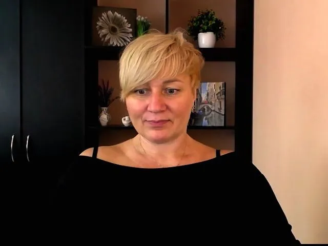 Live sex webcam photo for KailyMey #260012910