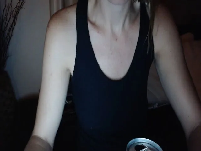 Live sex webcam photo for Ca_ndi #255049628