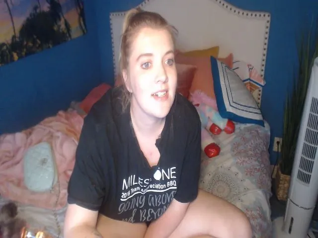 Live sex webcam photo for SnowWhiteXxxx #256071334