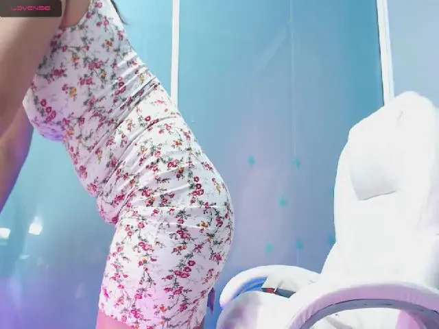Live sex webcam photo for Liz_scarlett_ #252659216