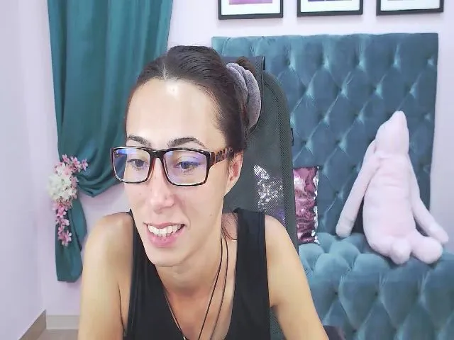 Live sex webcam photo for amyjune01 #256796652