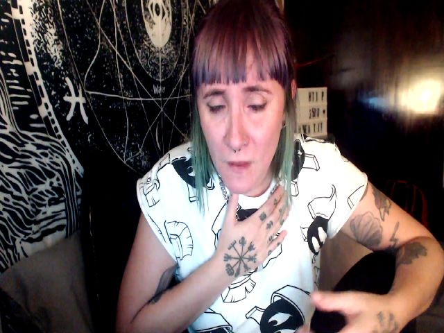 Live sex webcam photo for axehallow #264115555