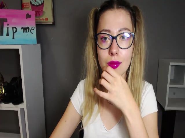 Live sex webcam photo for HeidiFLOWER #263037471