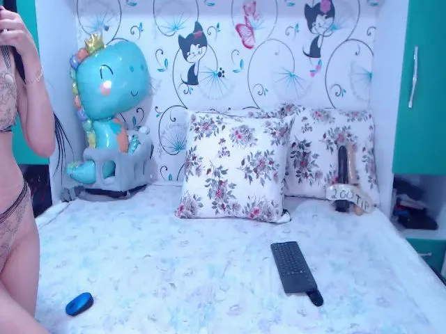 Live sex webcam photo for kinkybrunetee #261846801