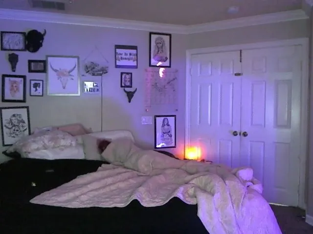 Live sex webcam photo for KendalHaze #261421291