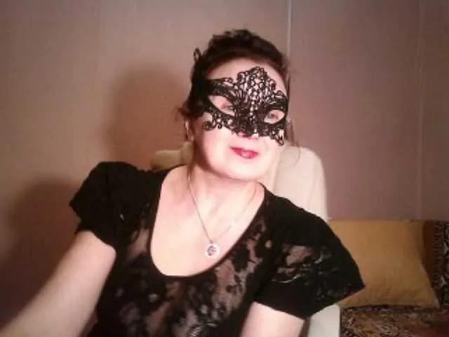 Live sex webcam photo for leeloofire #241073272