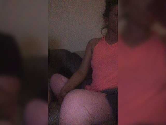 Live sex webcam photo for Suzisue696 #241304033