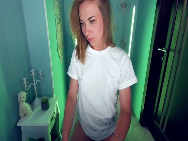 Live sex webcam photo for LilFluffyDuck #256902958