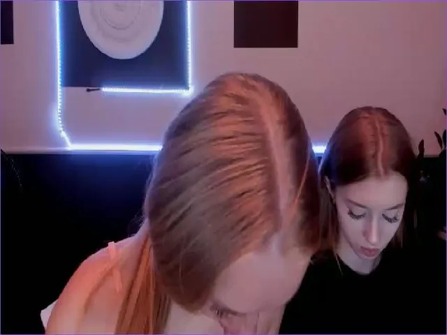 Live sex webcam photo for EmillyWillis #260669578