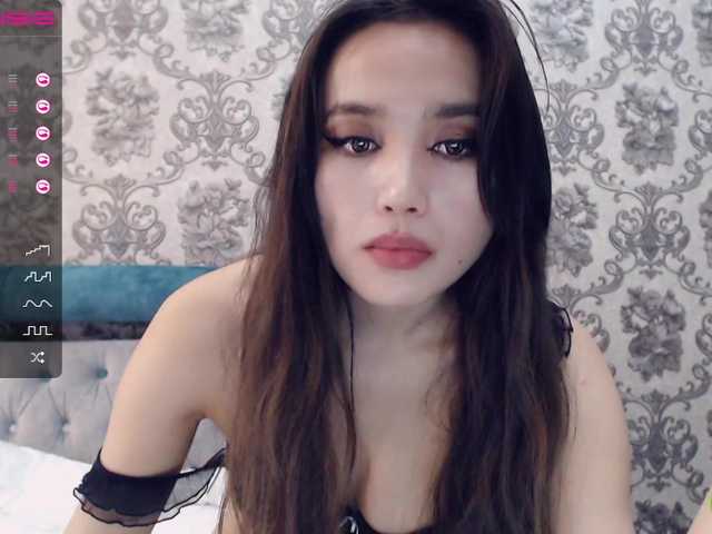 Live sex webcam photo for KissMeOnee #258495080