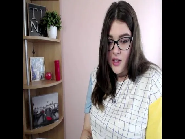 Live sex webcam photo for SweetyTinna #255555397