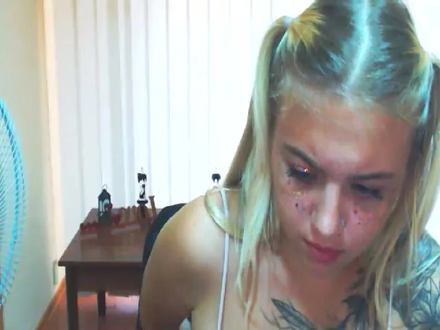 Live sex webcam photo for KalipsoHun #261987516