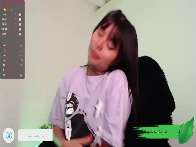 Live sex webcam photo for MadelinLove #259059787