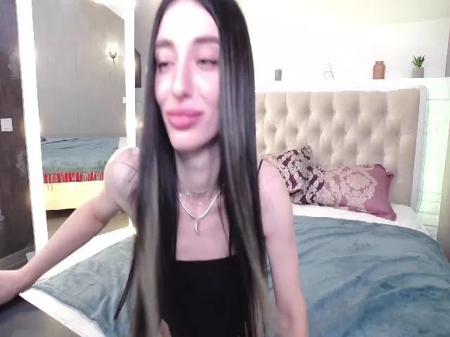 Live sex webcam photo for EllaGood #257501805