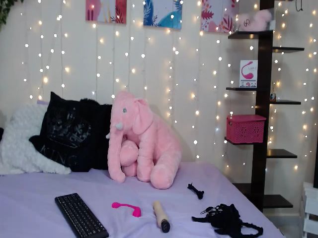 Live sex webcam photo for JOLIE_ABALO #258434980