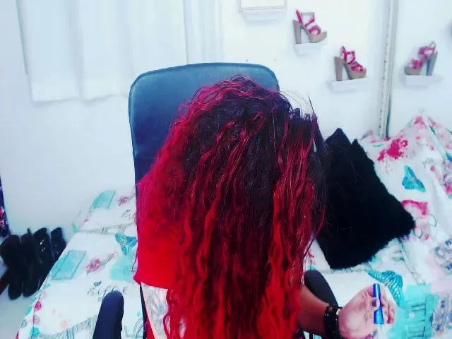 Live sex webcam photo for Twwiiggy #287851761