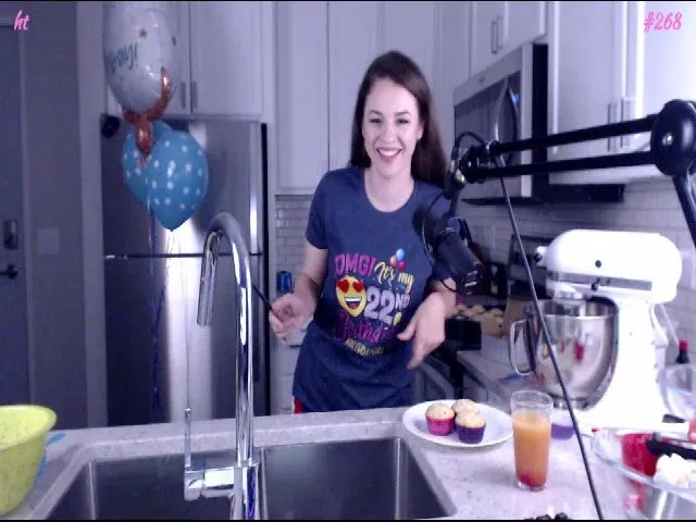 Live sex webcam photo for Sophelia #257955529