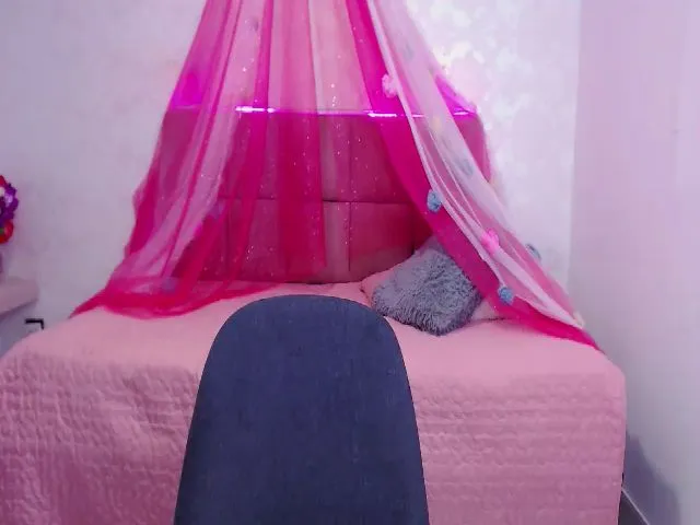 Live sex webcam photo for Saraparker09 #254592716