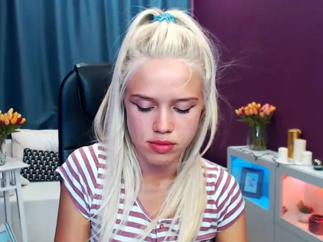 Live sex webcam photo for CassyRo #253498830