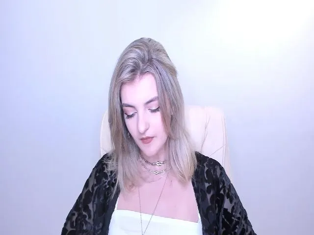 Live sex webcam photo for HelelGretta #252644598