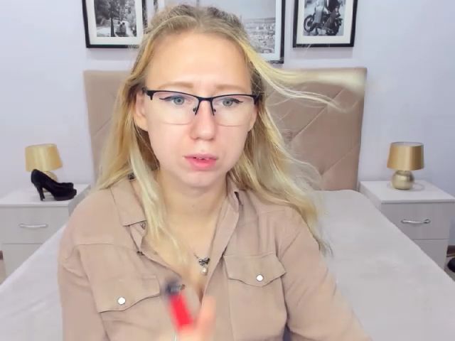 Live sex webcam photo for LizaSwan #255288344