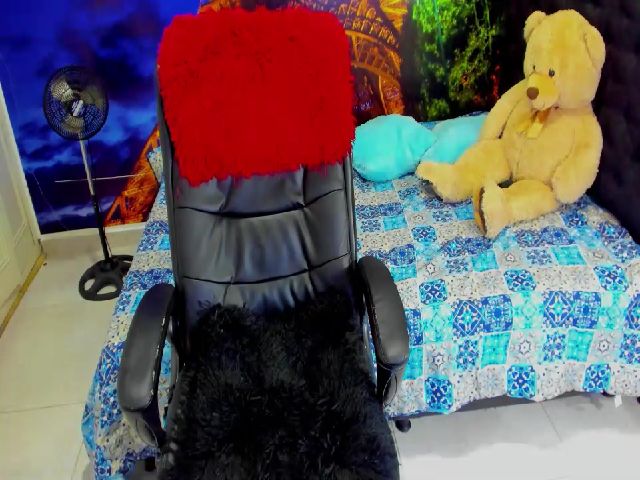 Live sex webcam photo for Miarose_1 #260194767