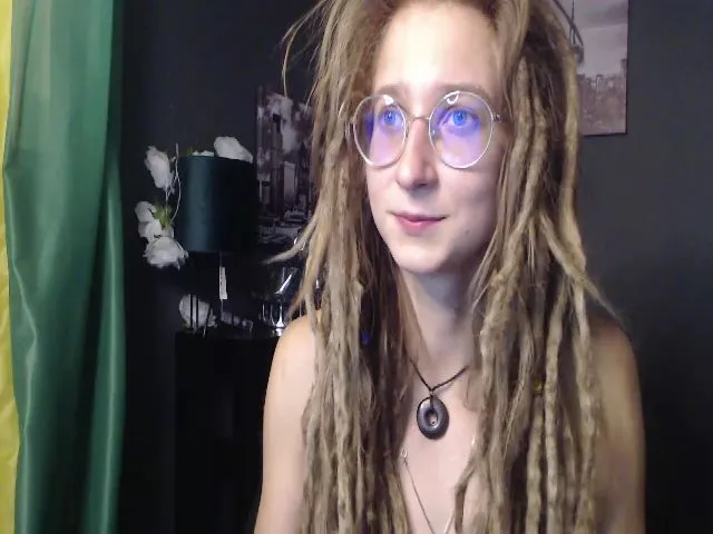 Live sex webcam photo for KINKYkeira #255261196