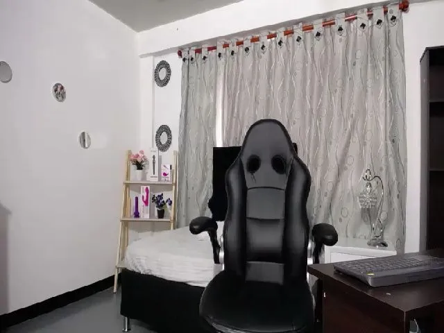 Live sex webcam photo for Girasolwalton #259966223