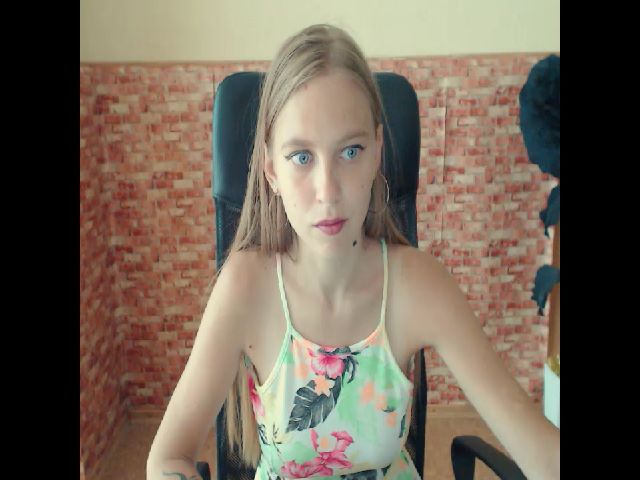 Live sex webcam photo for SshyTeen #254412174