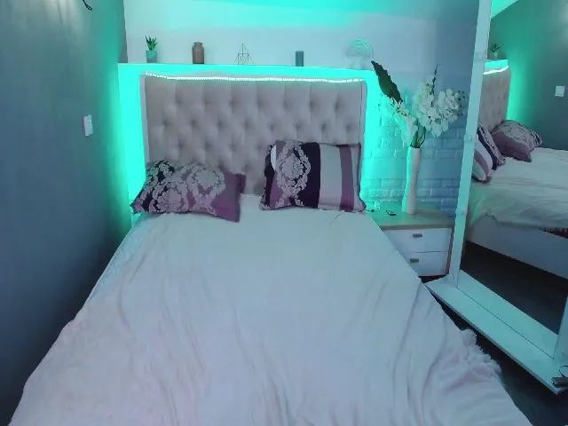 Live sex webcam photo for LillyyLovee #258255494