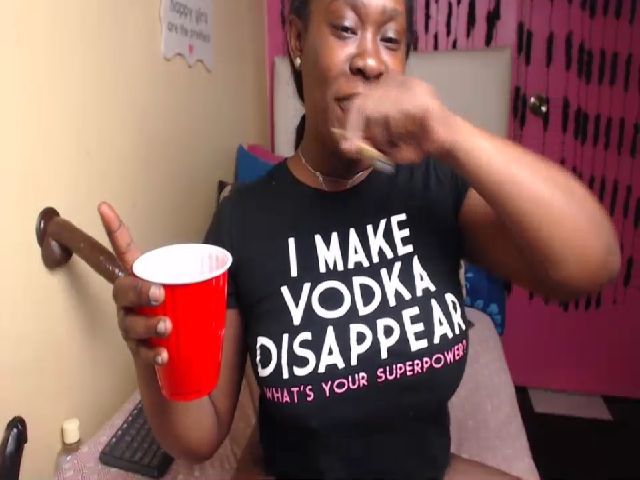 Live sex webcam photo for Draya_ #254845385