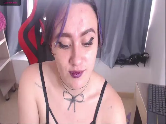 Live sex webcam photo for AliceMuller #287873726