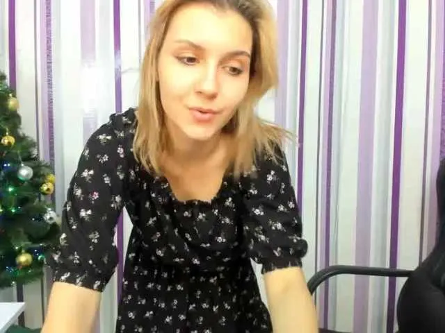 Live sex webcam photo for SexyyFoxyy #240897843