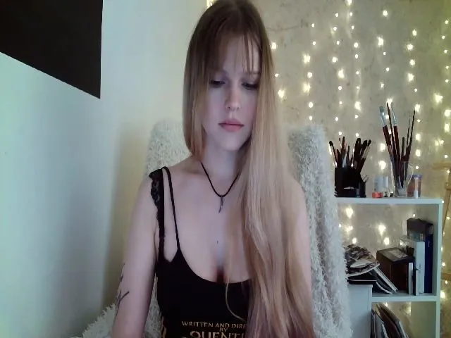 Live sex webcam photo for Nicole_W #265392944