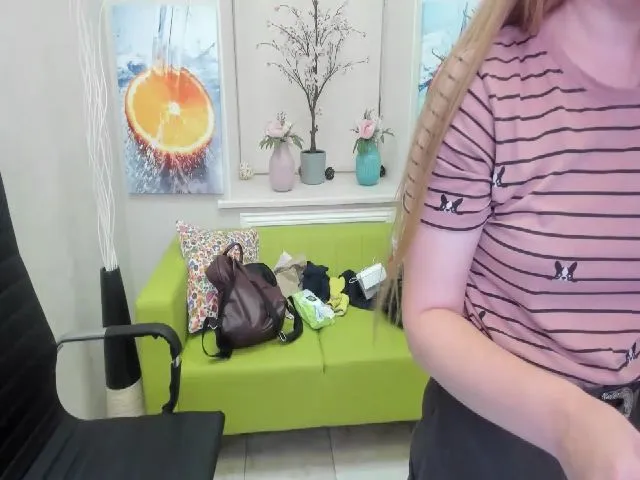 Live sex webcam photo for StunningKelly #255855743