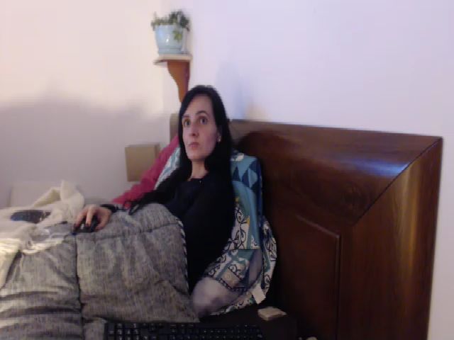 Live sex webcam photo for isabellazee2 #257338115