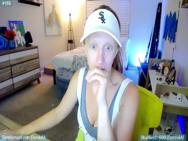 Live sex webcam photo for SquisherGirl #263458894