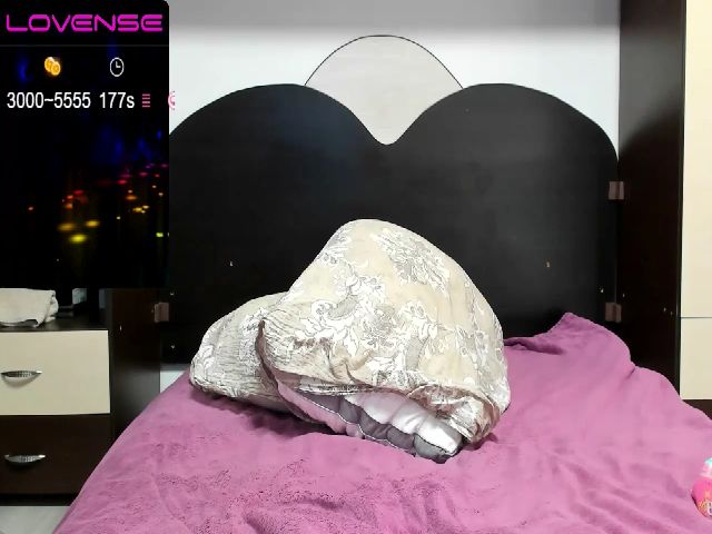 Live sex webcam photo for SquirtyAly69 #254719283