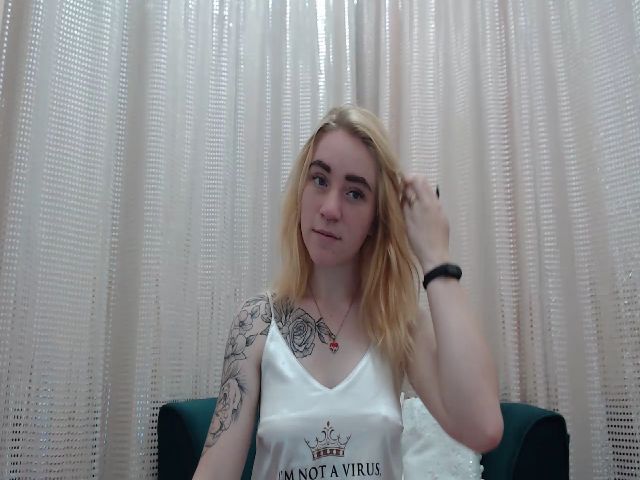 Live sex webcam photo for RedBerryy #254358370