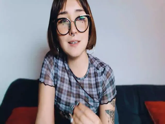 Live sex webcam photo for Petit_Haze #260495548